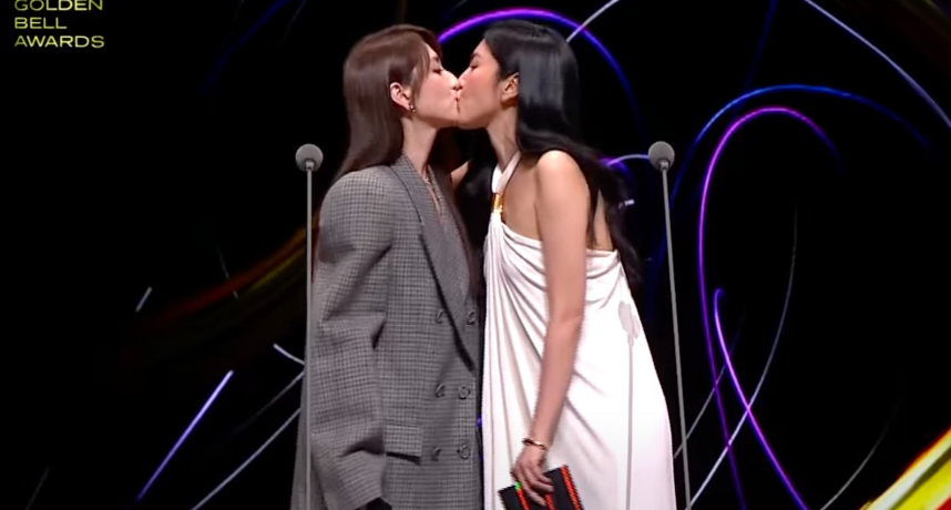 金鐘60／柯佳嬿、楊謹華台上「嘴對嘴」激吻！笑喊：台下最佳男主角候選人感情好像也沒那麼好～